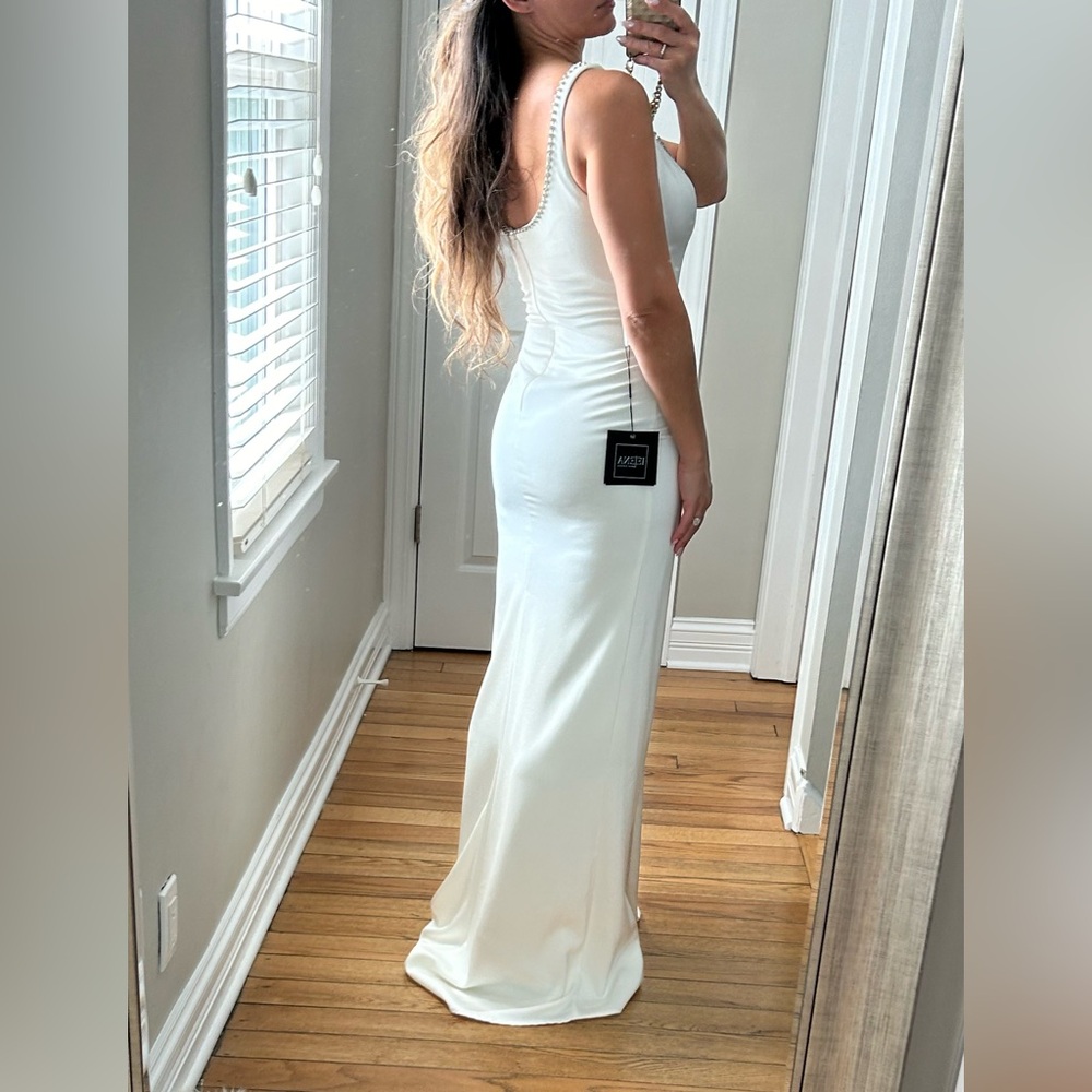 MAC DUGGAL SLEEVELESS CRYSTAL SCOOP NECKLINE COLUMN GOWN SIZE 2